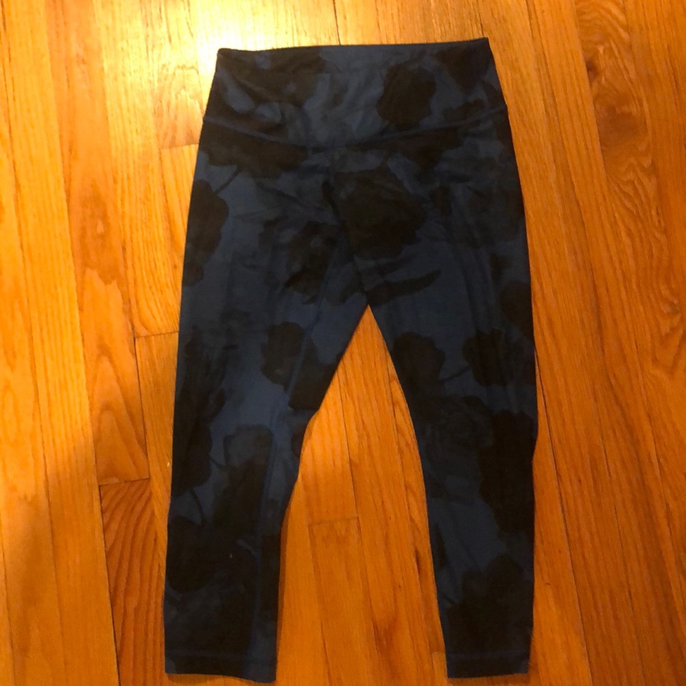 Lululemon patterned cropped leggings